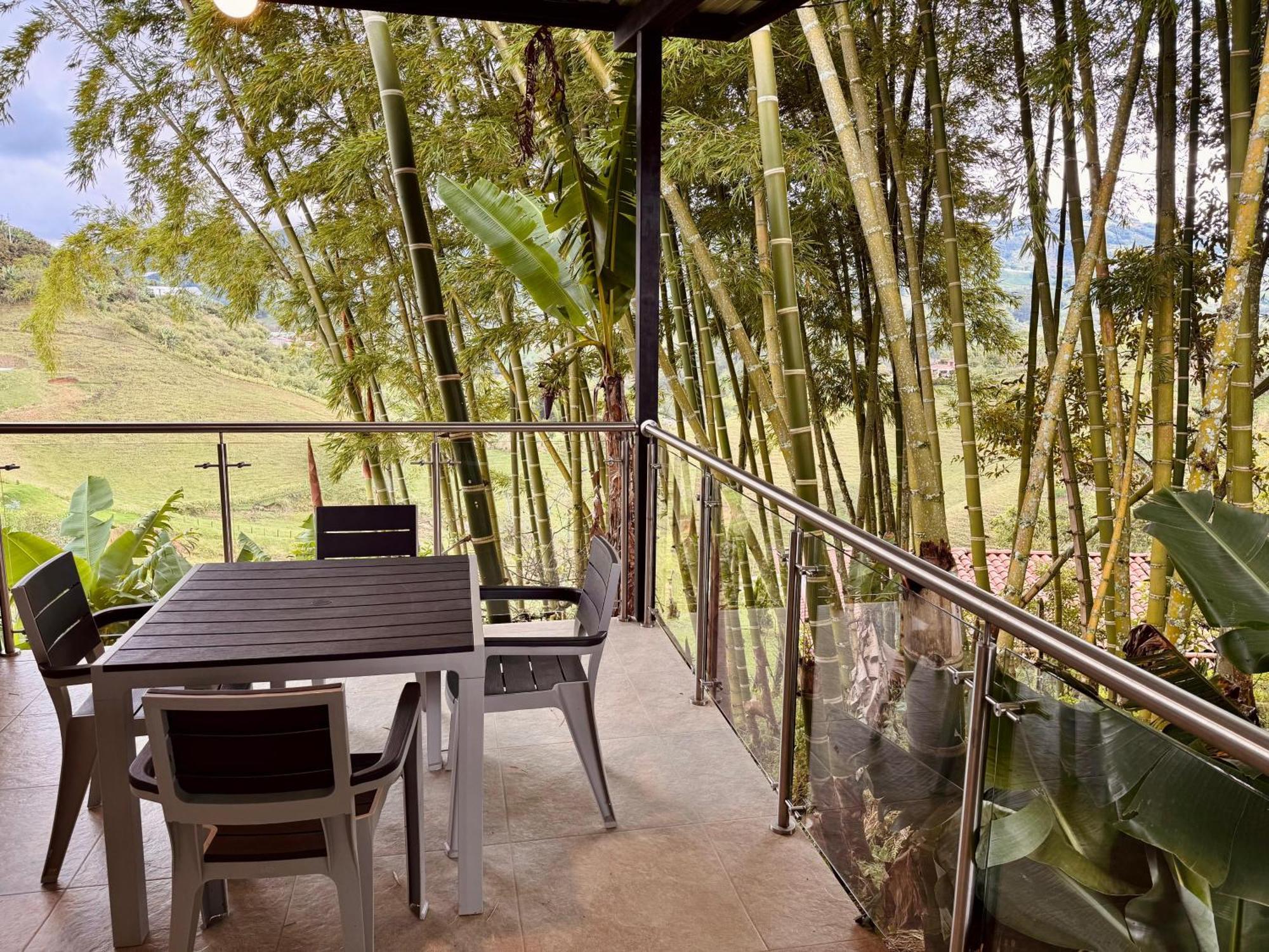 Hotel Campestre Alto Lindo En Guatapé 외부 사진