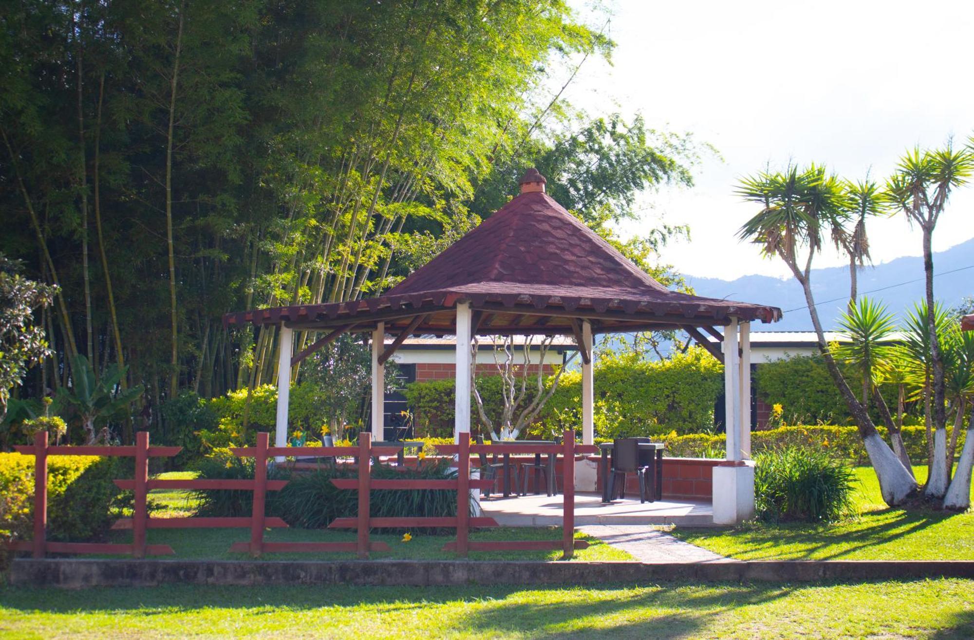 Hotel Campestre Alto Lindo En Guatapé 외부 사진